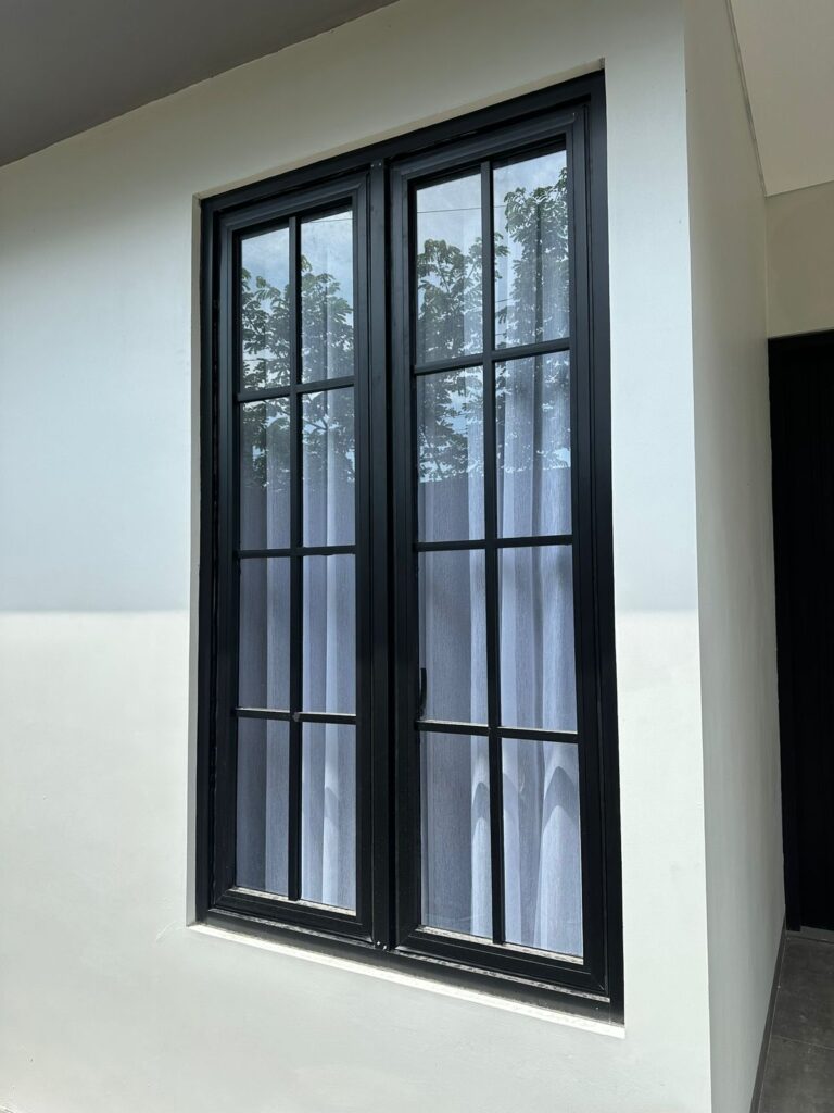 Rumah American Look Black Sanur
