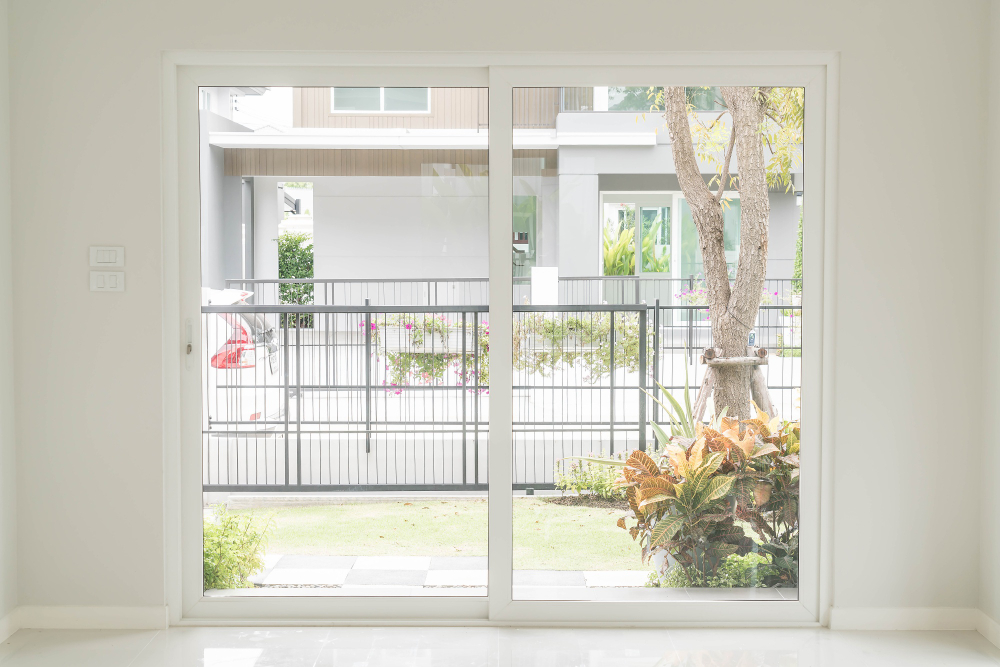 pintu double swing aluminium kaca untuk ruko Bali